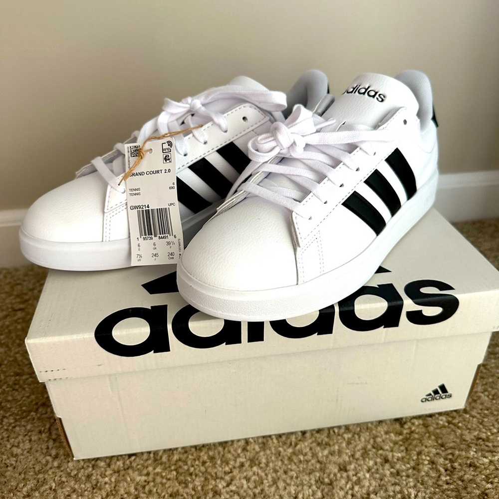 Adidas Women’s Grand Court 2.0 NWT